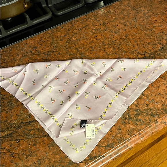 GAP NWT Floral Patterned Scarf Silk Made in Italy - Picture 3 of 5